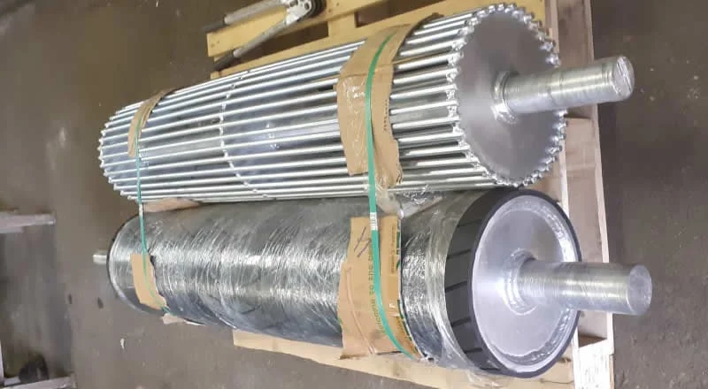 Tambor revestido com borracha em transportador de correia industrial